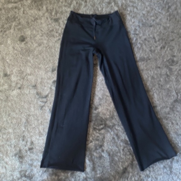 Lululemon black fleece flare pants Sz  6 - Picture 4 of 11